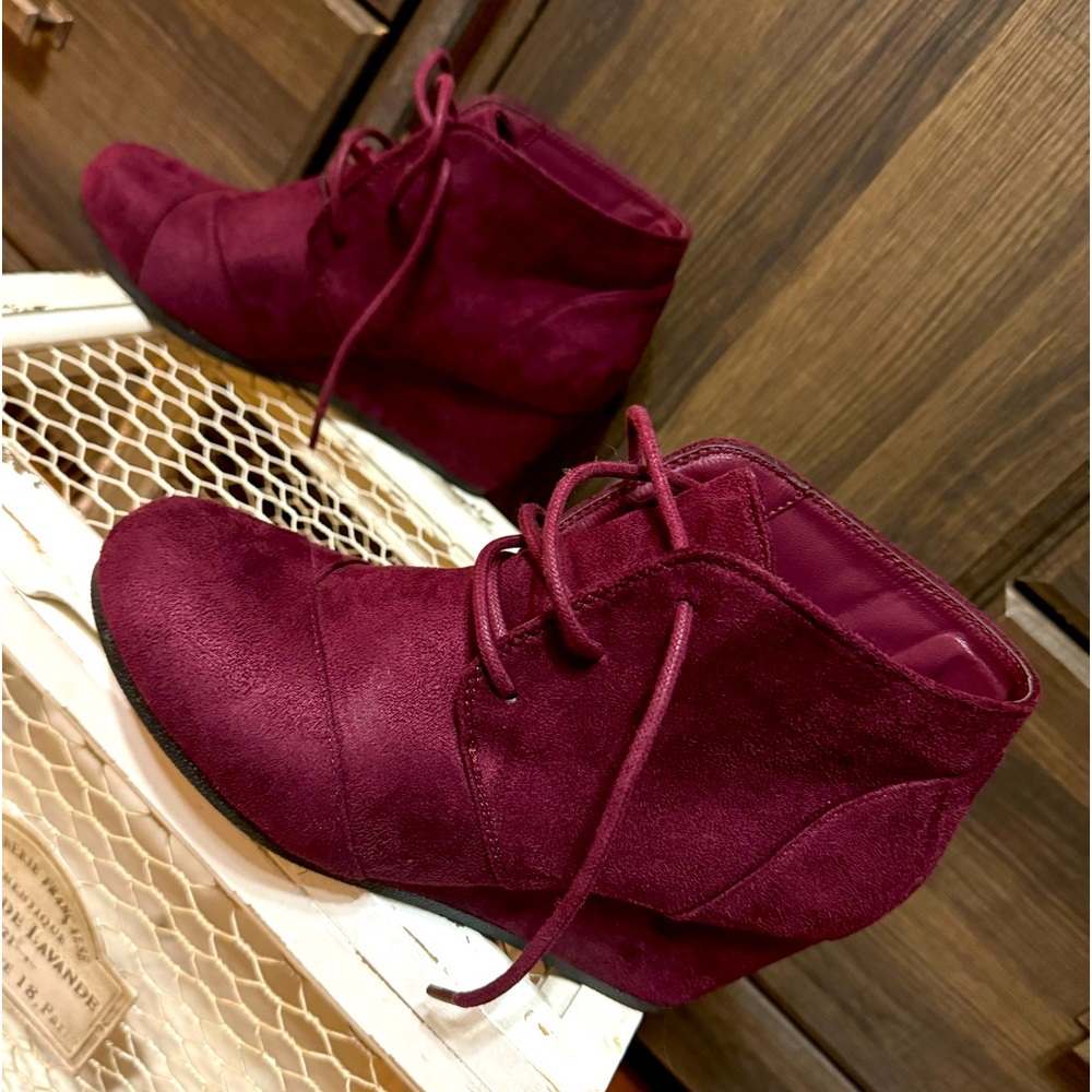 Dream Pairs, size 8, faux suede wedge booties. Mulberry color. Like new!